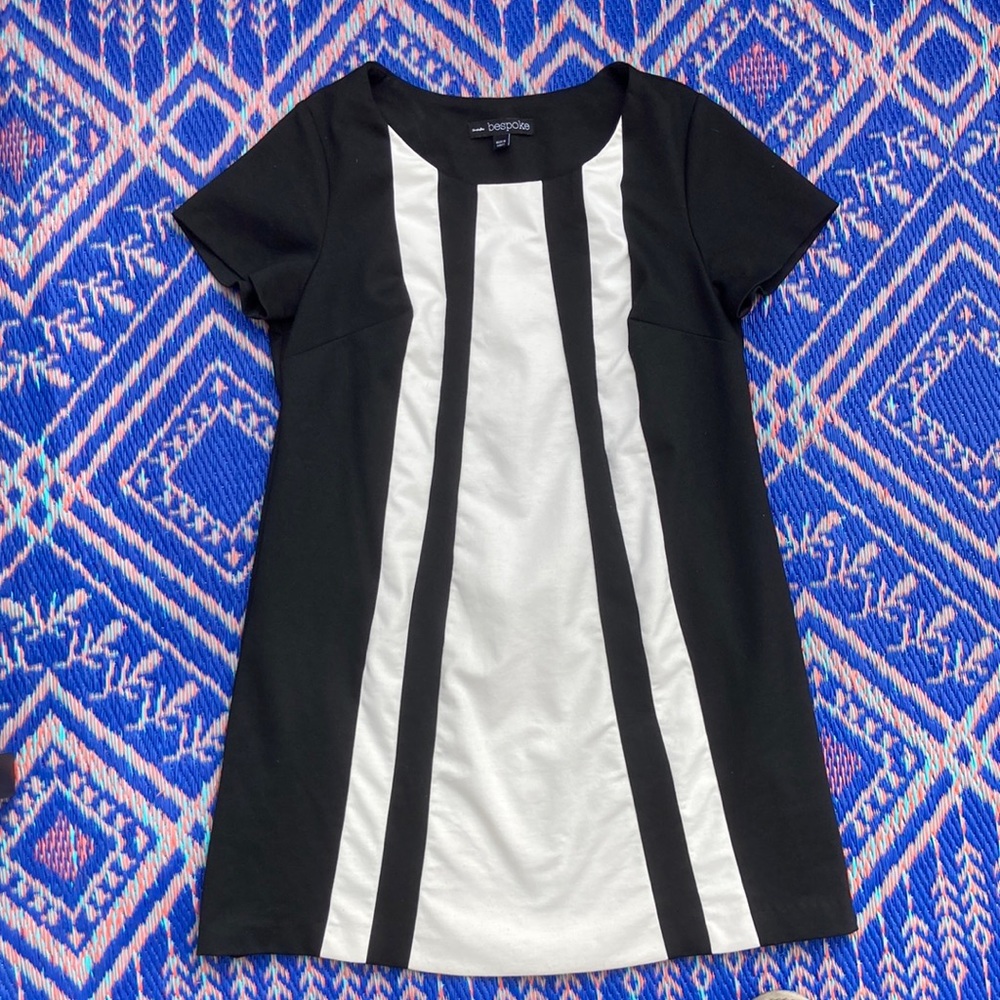 Size 10 retro 1960s super short mini dress.